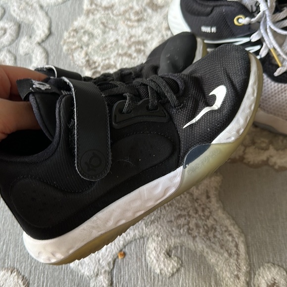 3 pairs of sneakers - Picture 5 of 14